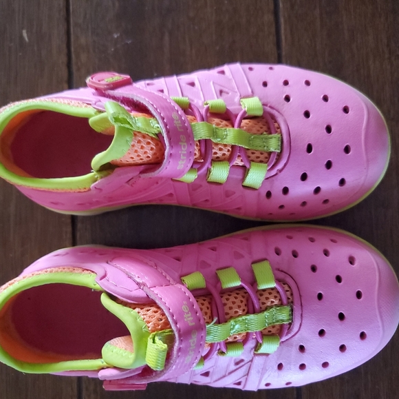Stride Rite Water Shoes - Picture 4 of 14
